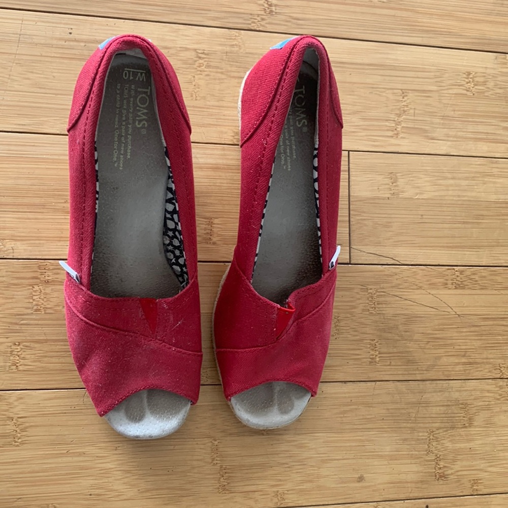 Red wedges